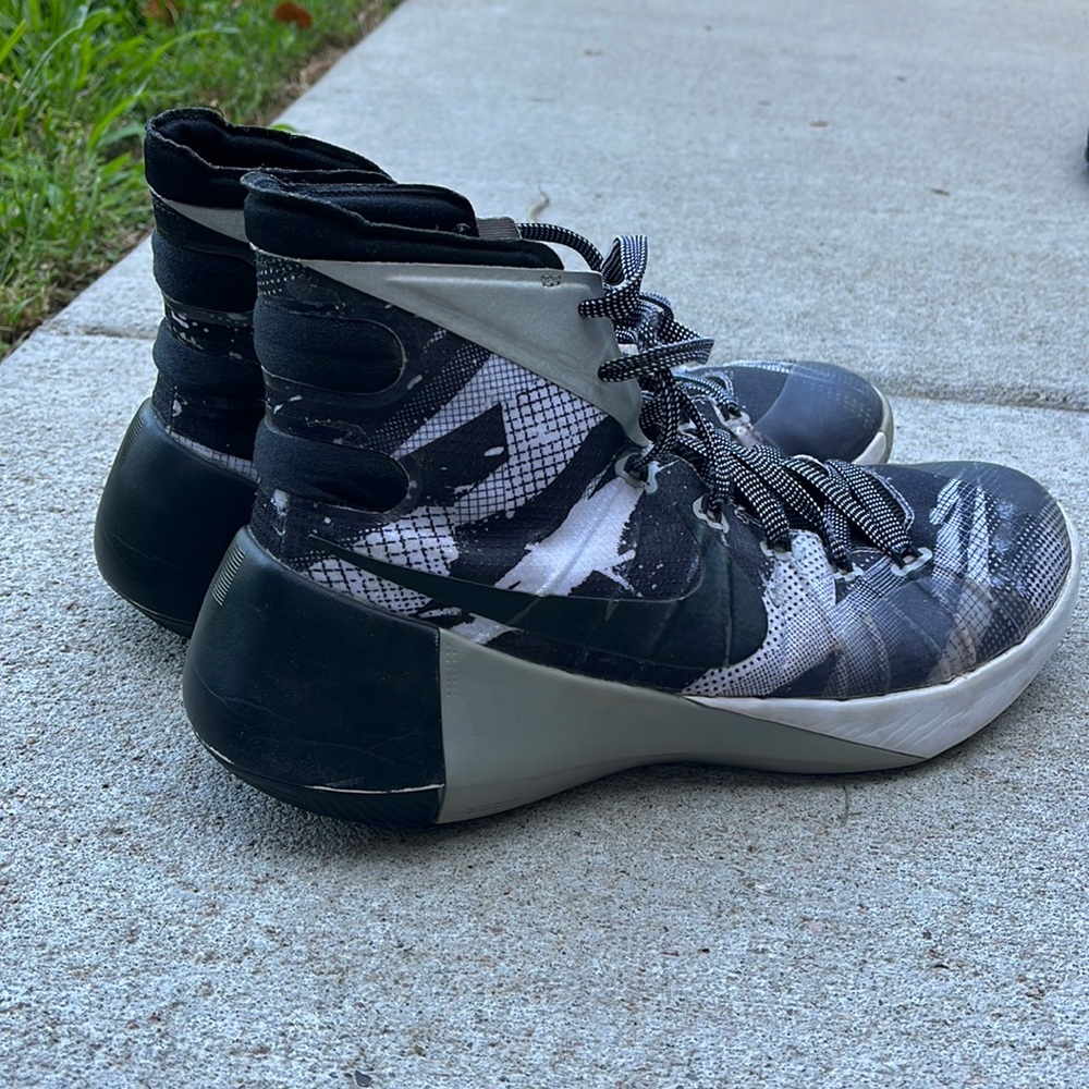 Nike hyperdunk basketball shoes